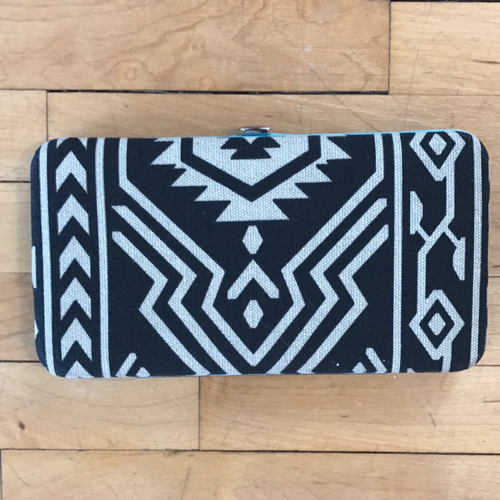 Patterned clutch